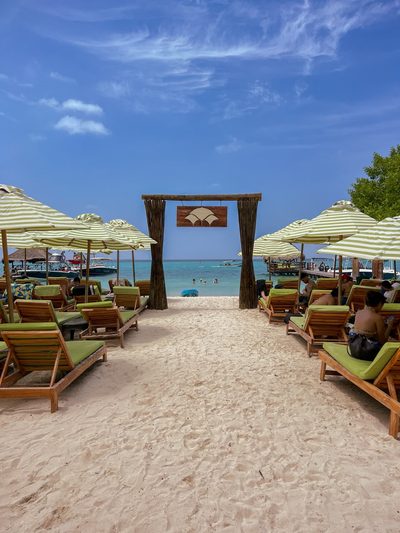 Pasadía en Mantas Beach Club